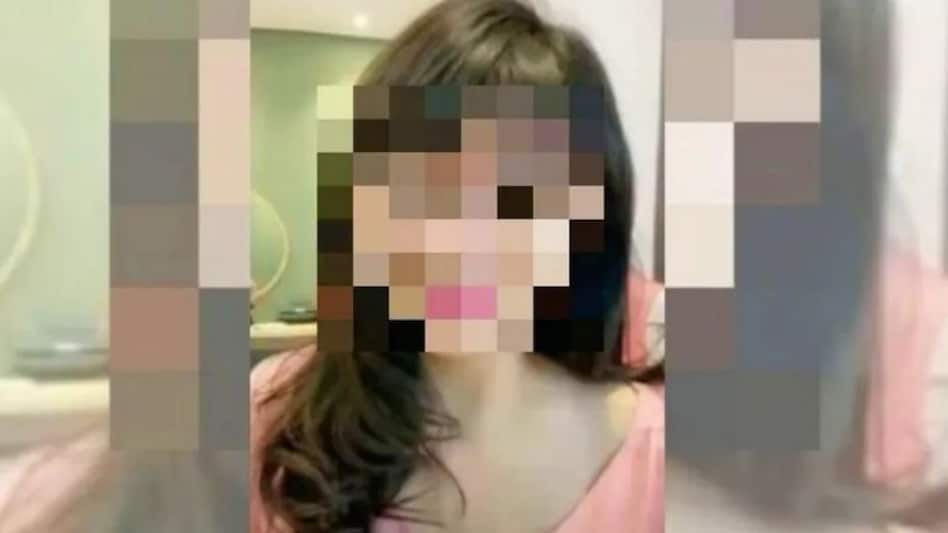 महिला अश्लील कंटेंट लाइव कर रही थी !
बाली पुलिस ने किया गिरफ्तार महिला अश्लील कंटेंट लाइव कर रही थी !बाली पुलिस ने किया गिरफ्तार
