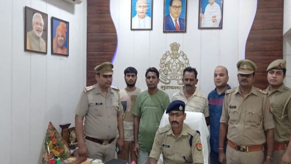 वो एक के बाद एक क़त्ल करता चला गया !
कैसे पुलिस को नहीं पता चला ?
अब जाकर आरोपी गिरफ्तार वो एक के बाद एक क़त्ल करता चला गया !कैसे पुलिस को नहीं पता चला ?अब जाकर आरोपी गिरफ्तार