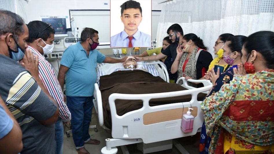 मर कर भी दो दोस्तों ने ऐसे बचाई 12 लोगों की जिंदगी, 13 ऑर्गन दान किए, दोनों को दिल से सलाम मर कर भी दो दोस्तों ने ऐसे बचाई 12 लोगों की जिंदगी, 13 ऑर्गन दान किए, दोनों को दिल से सलाम