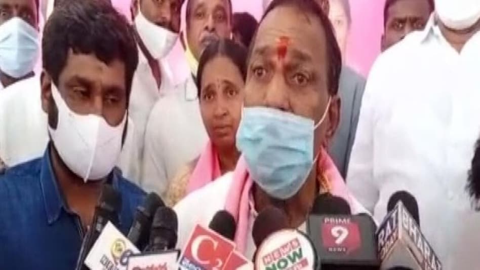 हैदराबाद : बच्ची से रेप और हत्या मामला गरमाया
कब मिलेगा पीड़िता को इंसाफ ! हैदराबाद : बच्ची से रेप और हत्या मामला गरमायाकब मिलेगा पीड़िता को इंसाफ !