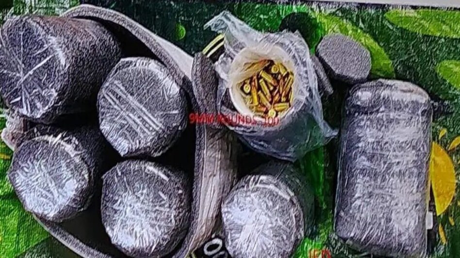 टिफिन बम से खतरा !
टिफिन बम पाकिस्तान का नया टेरर मॉड्यूल टिफिन बम से खतरा !टिफिन बम पाकिस्तान का नया टेरर मॉड्यूल