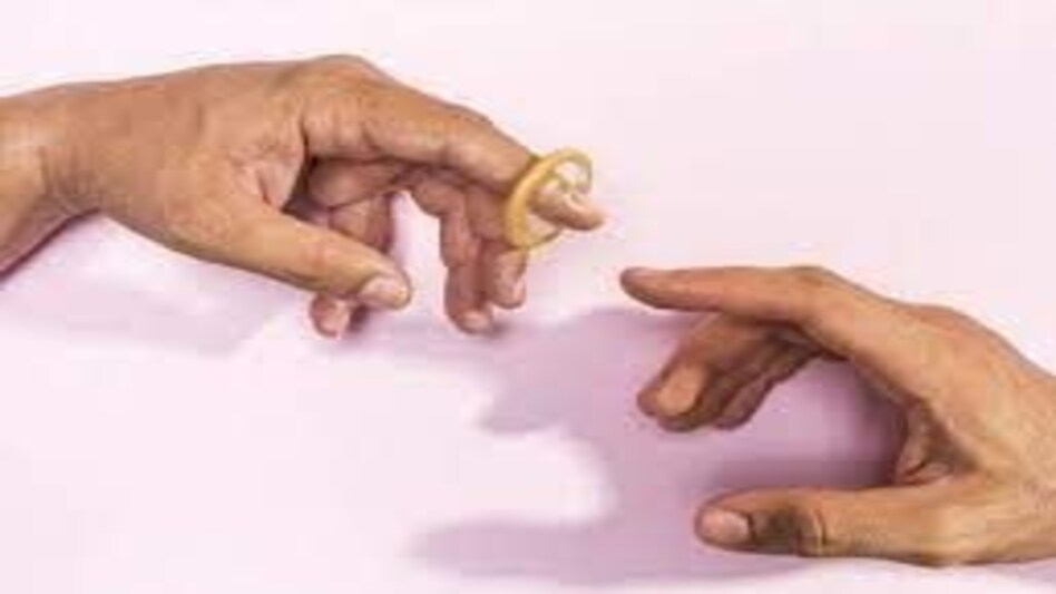 कॉन्डम मिलने का मतलब जरूरी नहीं कि सहमति से ही संबंध बना हो, रेप भी हो सकता है : कोर्ट कॉन्डम मिलने का मतलब जरूरी नहीं कि सहमति से ही संबंध बना हो, रेप भी हो सकता है : कोर्ट