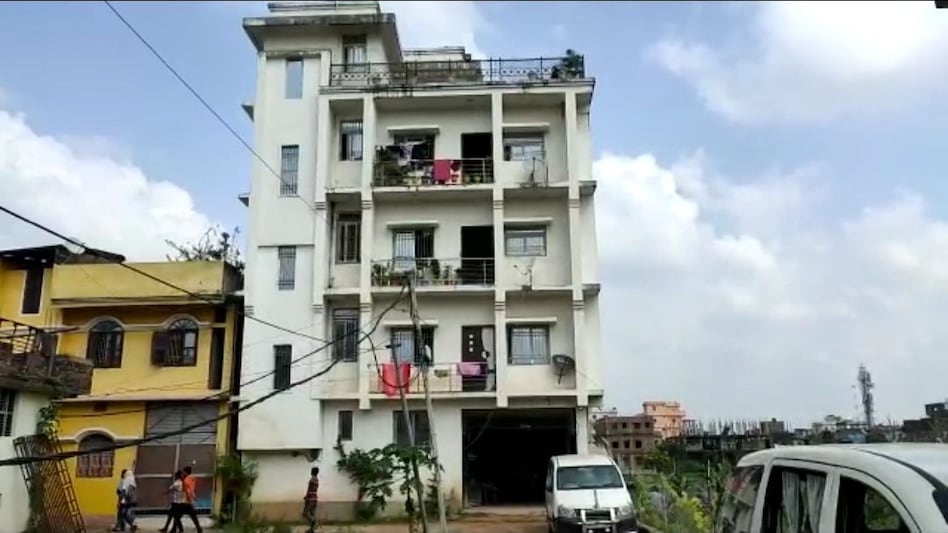 बिहार में करोड़पति आईपीएस के बाद करोड़पति कांस्टेबल,मॉल का मालिक निकला कांस्टेबल बिहार में करोड़पति आईपीएस के बाद करोड़पति कांस्टेबल,मॉल का मालिक निकला कांस्टेबल