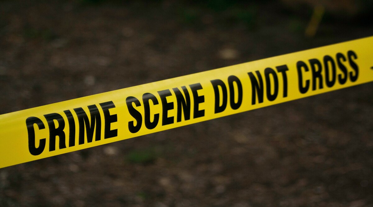 8 साल की बच्ची को मां लटका रही थी फांसी पर,
घर से भागकर बचाई खुद की और फांसी पर लटकी मां की जान CrimeTak