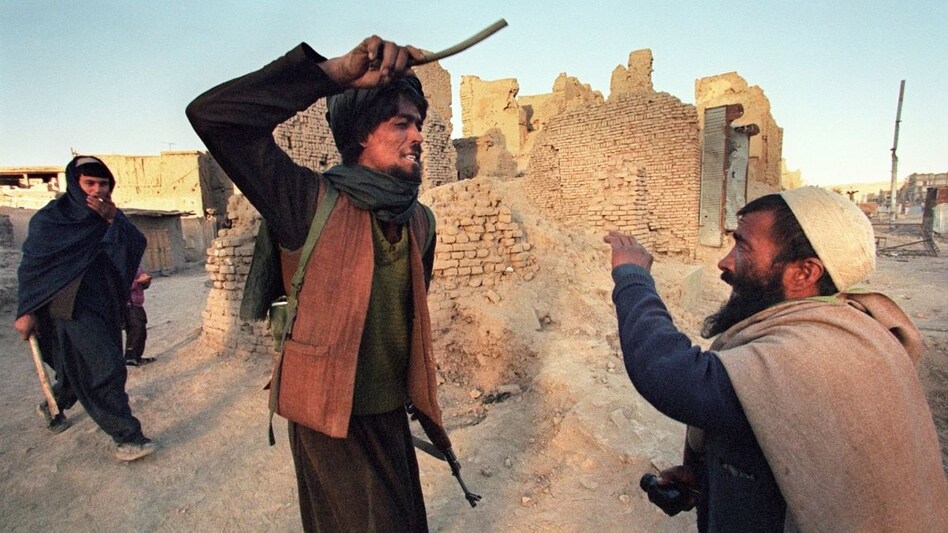 आख़िर कहां और कैसे काटे हाथ-पांव? शरिया क़ानून के तहत सज़ा के तौर तरीक़े तय करने में जुटा तालिबान आख़िर कहां और कैसे काटे हाथ-पांव? शरिया क़ानून के तहत सज़ा के तौर तरीक़े तय करने में जुटा तालिबान