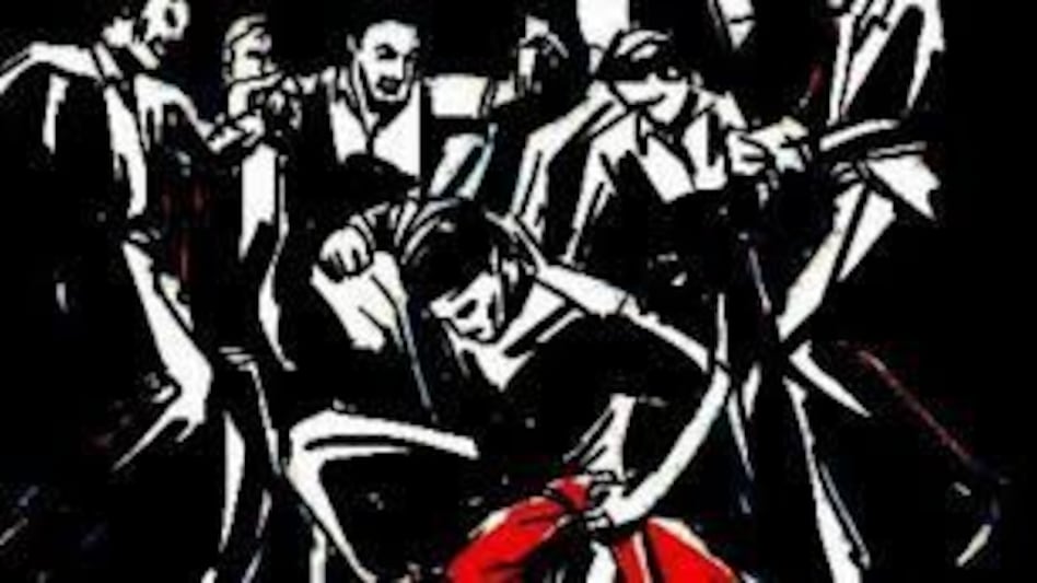 मॉब लिंचिंग : गोली मार हत्या करने वाले क़ातिल को पुलिस के सामने ही भीड़ ने लाठी-डंडों से पीट-पीटकर मार डाला मॉब लिंचिंग : गोली मार हत्या करने वाले क़ातिल को पुलिस के सामने ही भीड़ ने लाठी-डंडों से पीट-पीटकर ...