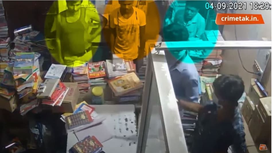 VIDEO: बिहार की ये चोरी की वारदात अगर कैमरे पर रिकॉर्ड ना होती तो कोई विश्वास नहीं करता VIDEO: बिहार की ये चोरी की वारदात अगर कैमरे पर रिकॉर्ड ना होती तो कोई विश्वास नहीं करता