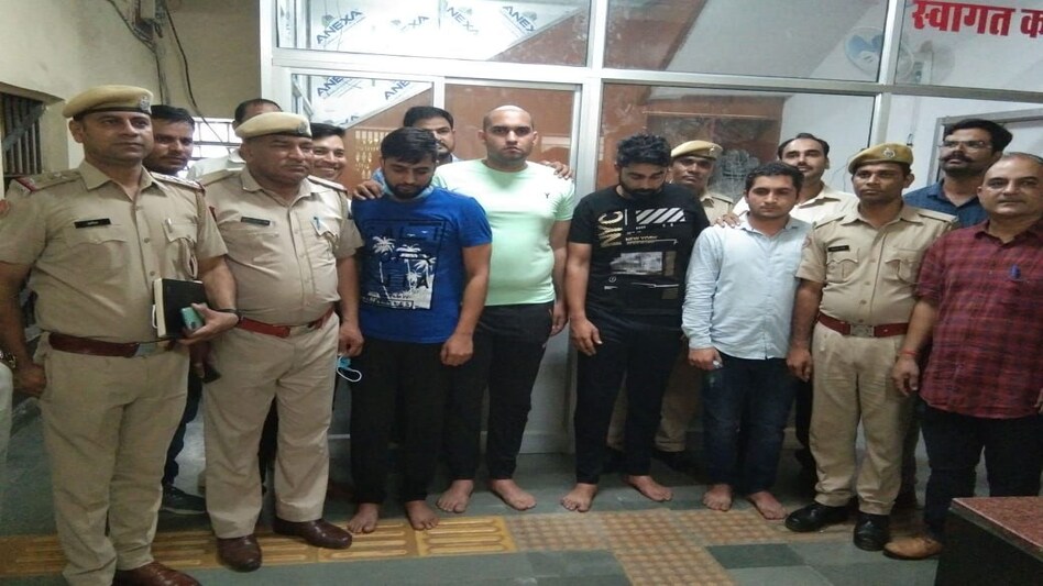 700 करोड़ टर्नओवर वाली कंपनी ने 3.5 करोड़ की पेनल्टी
के लिए कराया इंजीनियर का क़त्ल 700 करोड़ टर्नओवर वाली कंपनी ने 3.5 करोड़ की पेनल्टीके लिए कराया इंजीनियर का क़त्ल