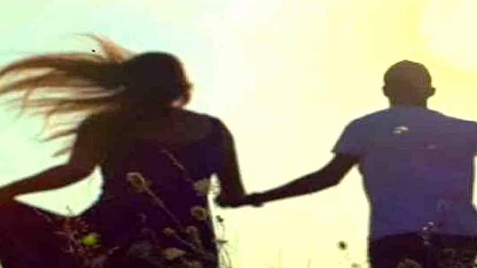 पति के साथ घर आ रही पत्नी आधे रास्ते से गायब पति के साथ घर आ रही पत्नी आधे रास्ते से गायब