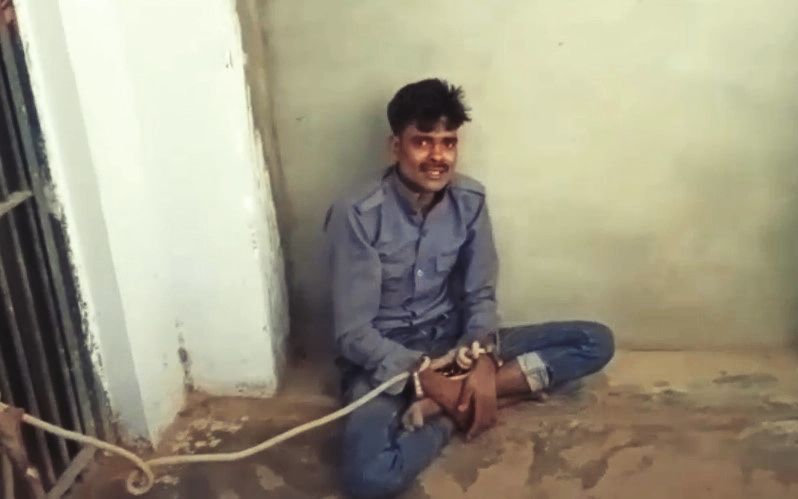 जिसे बचपन में गोद लिया उसी बेटे ने बुजुर्ग मां को मार डाला, खेत में ही चिता बना शव जलाने लगा जिसे बचपन में गोद लिया उसी बेटे ने बुजुर्ग मां को मार डाला, खेत में ही चिता बना शव जलाने लगा