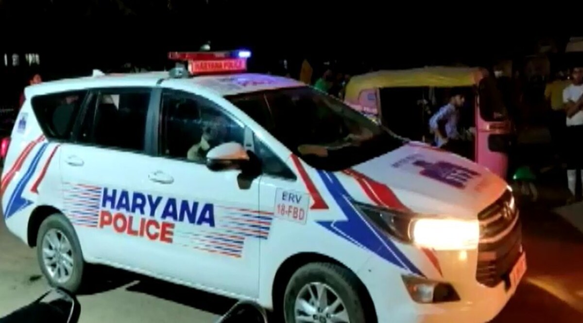 फरीदाबाद में नकाबपोश बदमाशों ने गोली मारकर लूटी दुकान - फायरिंग में दुकानदार का बेटा हुआ घायल तो राहगीर भी हुआ गोली का शिकार ! CrimeTak