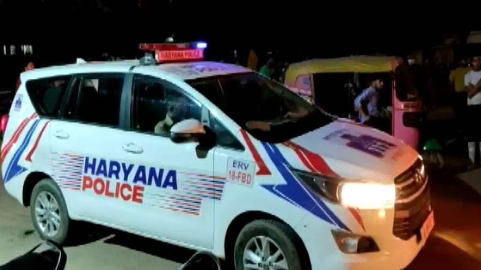 फरीदाबाद में नकाबपोश बदमाशों ने गोली मारकर लूटी दुकान - फायरिंग में दुकानदार का बेटा हुआ घायल तो राहगीर भी हुआ गोली का शिकार ! फरीदाबाद में नकाबपोश बदमाशों ने गोली मारकर लूटी दुकान - फायरिंग में दुकानदार का बेटा हुआ घायल तो रा...