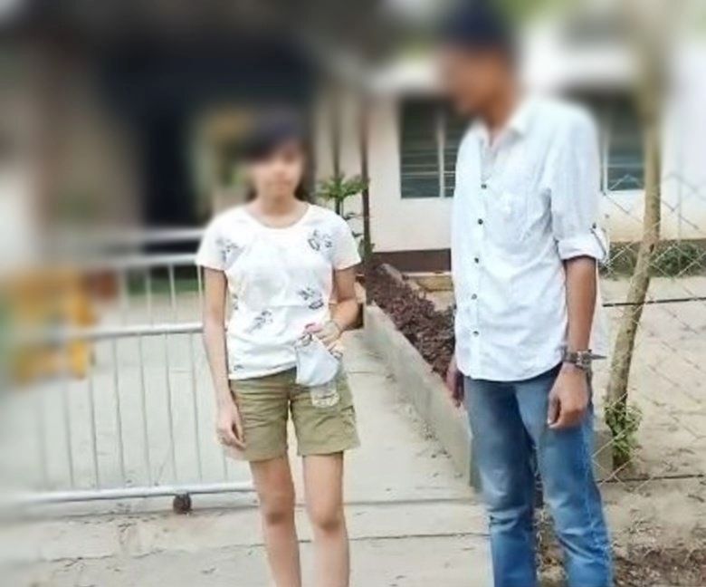 शॉर्ट पहनकर इम्तिहान देने गई लड़की की टांगों पर लपेटा पर्दा,पिता को भेजा पैंट खरीदने बाज़ार शॉर्ट पहनकर इम्तिहान देने गई लड़की की टांगों पर लपेटा पर्दा,पिता को भेजा पैंट खरीदने बाज़ार