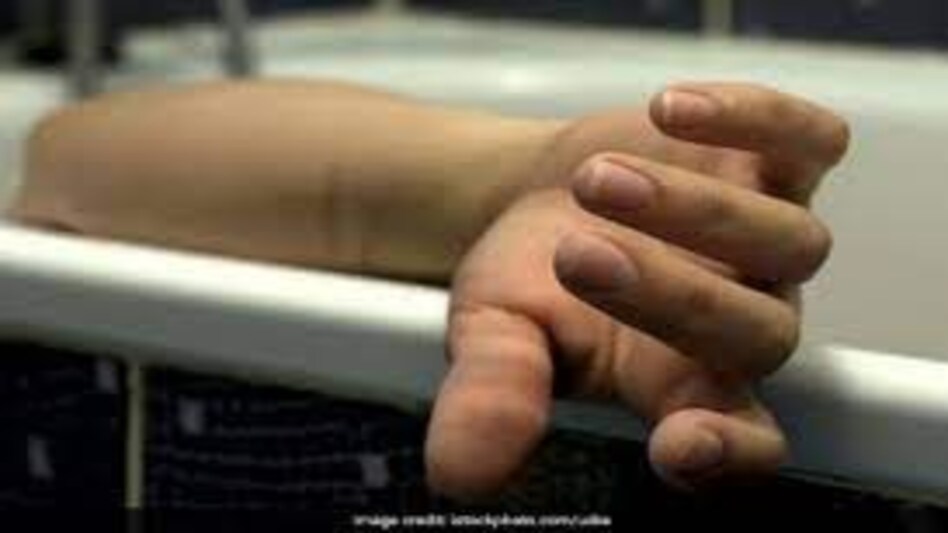 अपनी मोहब्बत साबित करने के लिए तीसरी मंजिल से कूद गई नाबालिग,प्रेमी ने बेवफाई का इल्जाम लगाने के बाद मारा था थप्पड़ अपनी मोहब्बत साबित करने के लिए तीसरी मंजिल से कूद गई नाबालिग,प्रेमी ने बेवफाई का इल्जाम लगाने के बा...