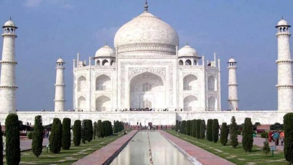 Taj Mahal के प्रतिबंधित एरिया में उड़ता दिखा ड्रोन Taj Mahal के प्रतिबंधित एरिया में उड़ता दिखा ड्रोन