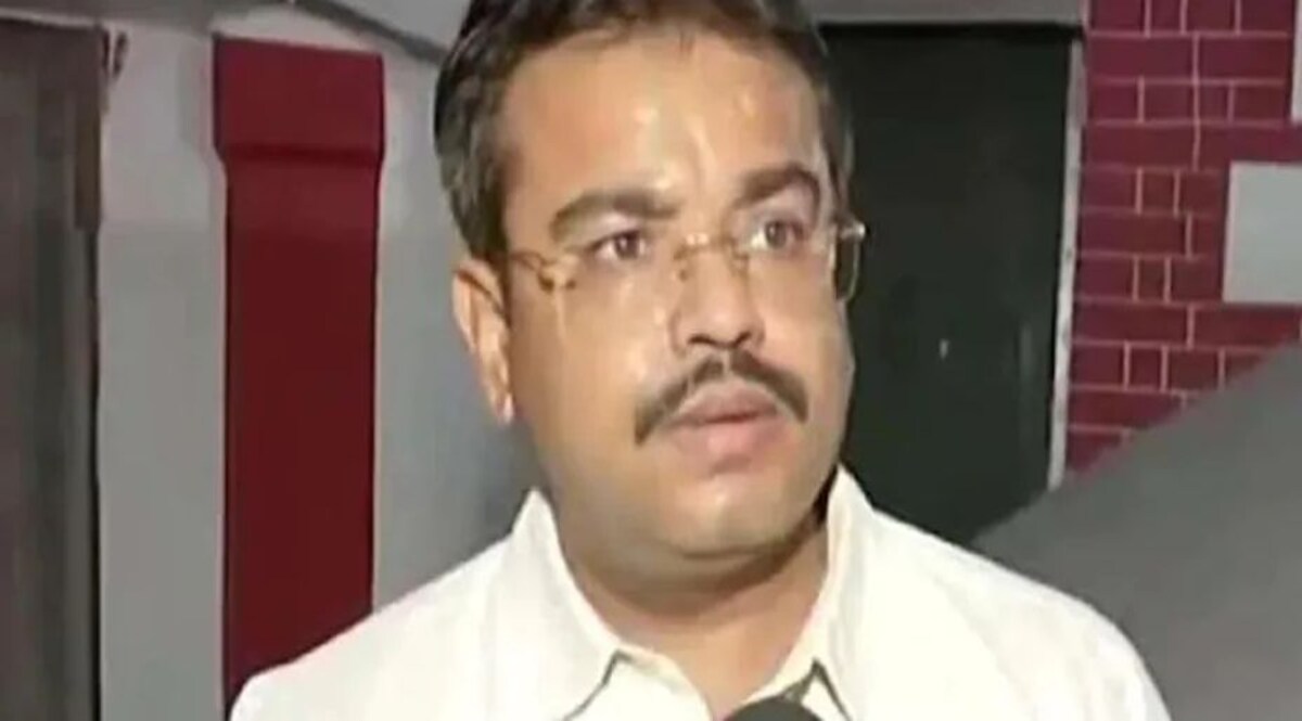 लखीमपुर खीरी मामला : कौन चला रहा था कार, क्यों हुए थे फरार ? SIT के सवाल,
आशीष को गिरफ्तार कर जेल भेजा CrimeTak