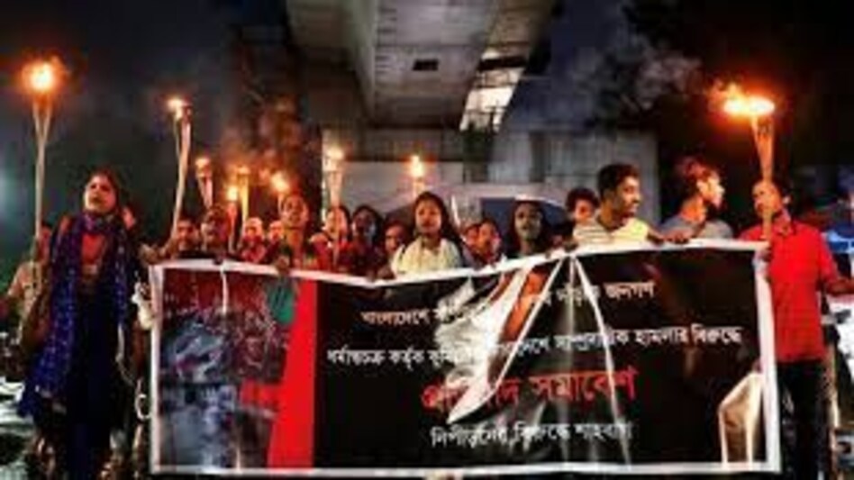 बांग्लादेश हिंसा: दुर्गा मां के पूजा पंडाल में क़ुरान रखने वाले की हुई पहचान बांग्लादेश हिंसा: दुर्गा मां के पूजा पंडाल में क़ुरान रखने वाले की हुई पहचान