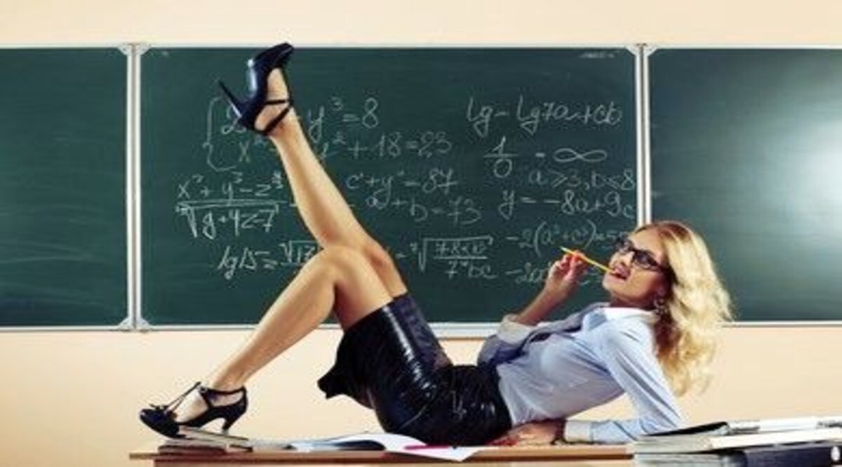 लेडी टीचर स्टूडेंट्स को भेज रही थी अपनी NUDE PHOTO! बच्चों के साथ करना चाहती थी SEX CrimeTak