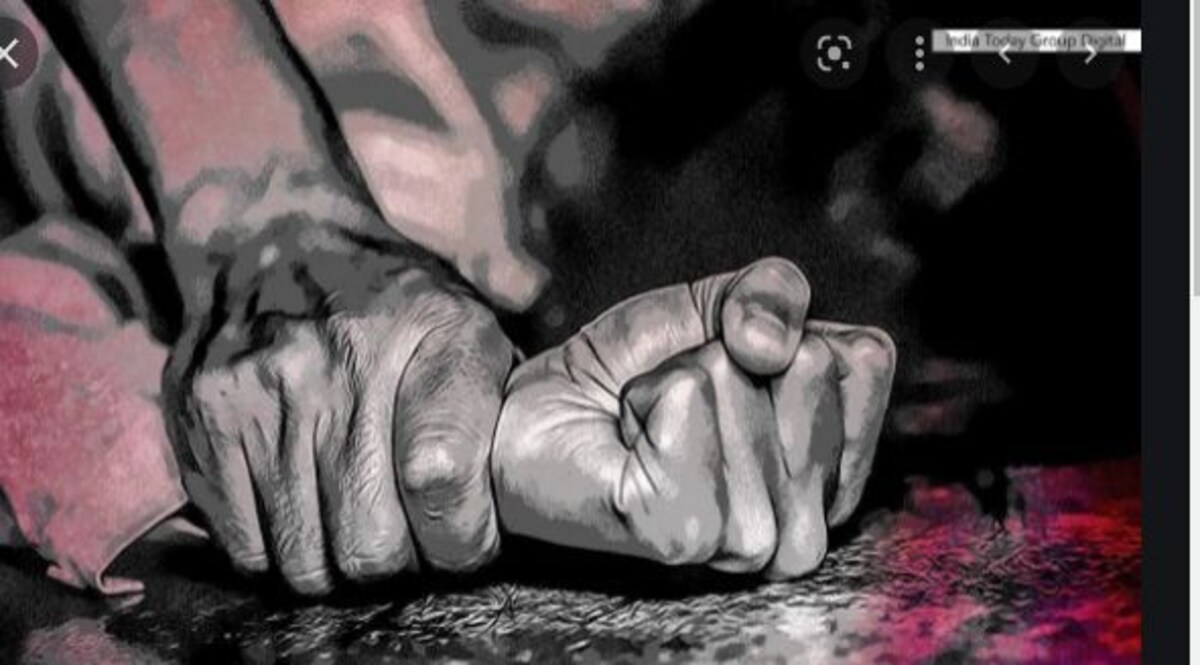 पहले खुद किया रेप फिर उसके दोस्त ने किया !
लिफ्त देने के बहाने युवती से रेप CrimeTak