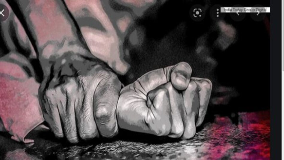 पहले खुद किया रेप फिर उसके दोस्त ने किया !
लिफ्त देने के बहाने युवती से रेप पहले खुद किया रेप फिर उसके दोस्त ने किया ! लिफ्त देने के बहाने युवती से रेप