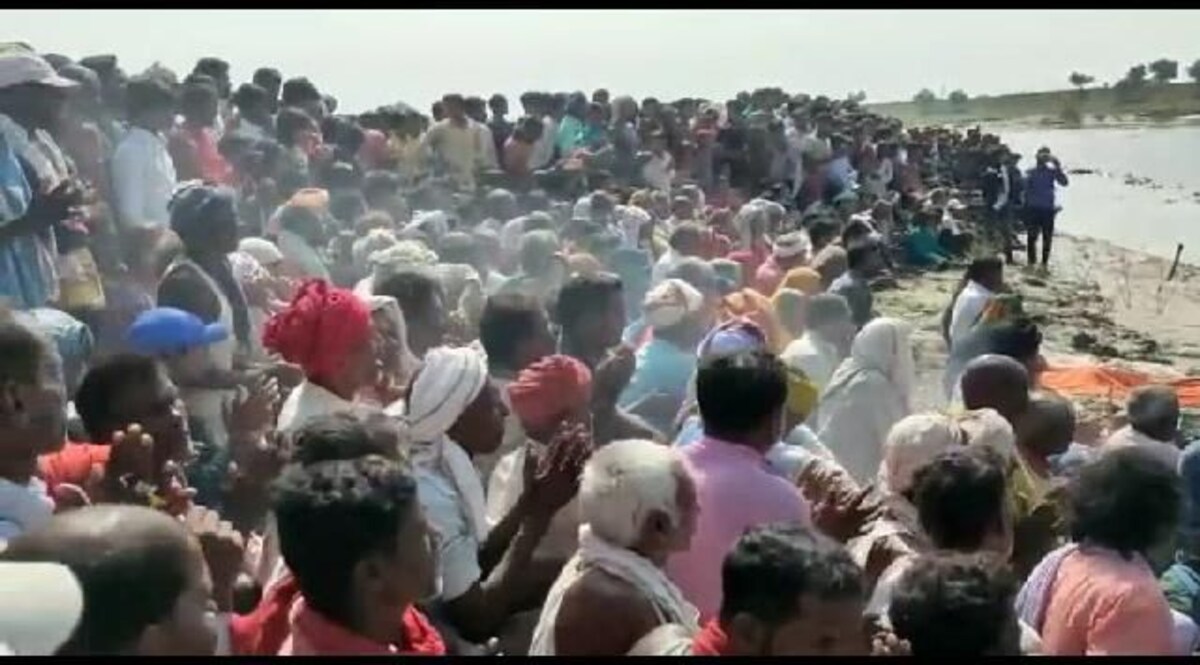 नदी के किनारे पर नाचती रही महिला तांत्रिक
पानी में डूबे मुर्दे के ज़िंदा होने का था इंतजार! CrimeTak