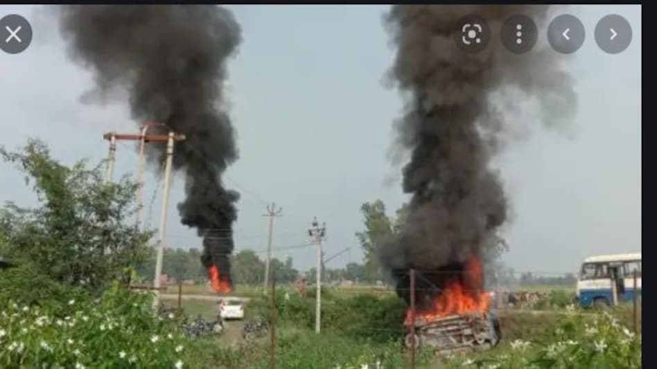 लखीमपुर हिंसाः चौथे किसान का हुआ अंतिम संस्कार,
लखीमपुर जांच पर सरकार का सख्त एक्शन - न्यायिक कमेटी के हवाले तफ्तीश
टिकैत के मनाने के बाद रात में हुआ दोबारा पोस्टमॉर्टम लखीमपुर हिंसाः चौथे किसान का हुआ अंतिम संस्कार, लखीमपुर जांच पर सरकार का सख्त एक्शन - न्यायिक कमे...