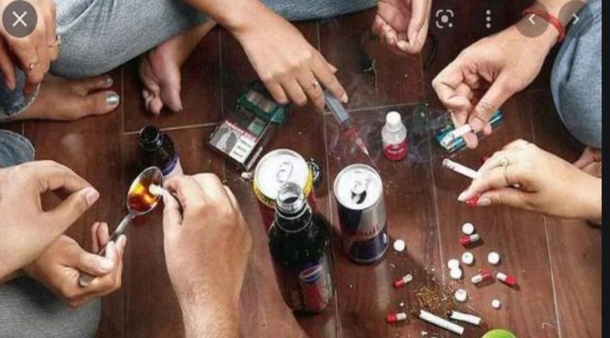 मुंबई क्रूज पार्टी : 100 लोगों की थी बुकिंग,
जो सवार हुए वो फंसे,
जो नहीं हुए वो राहत में CrimeTak