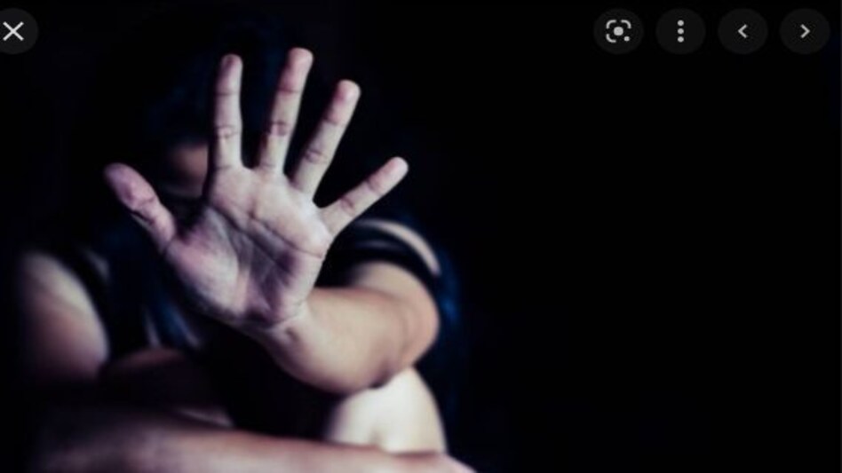 रात को गरबा देखकर घर लौट रही नाबालिग से गैंगरेप,
मध्य प्रदेश के धार जिले की घटना रात को गरबा देखकर घर लौट रही नाबालिग से गैंगरेप,मध्य प्रदेश के धार जिले की घटना