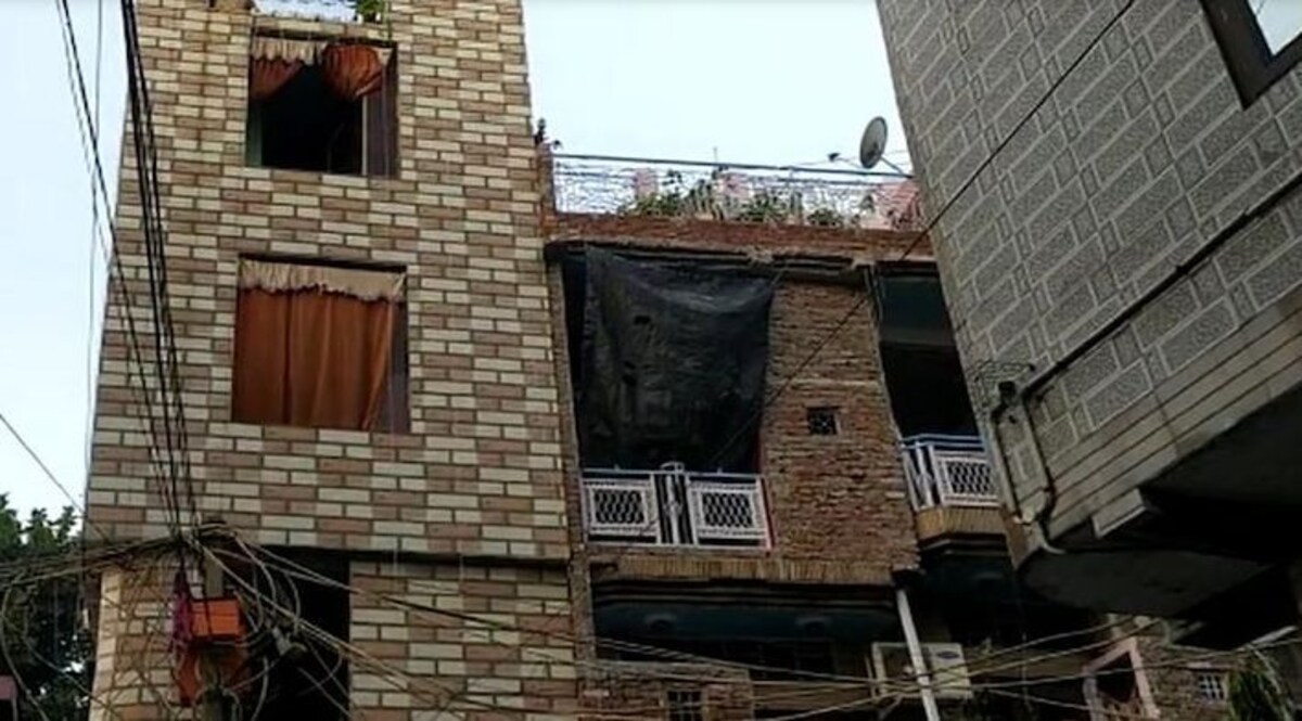 दिल्ली: ओल्ड सीमापुरी में लगी आग,
दम घुटने से एक ही परिवार के 4 लोगों की मौत CrimeTak