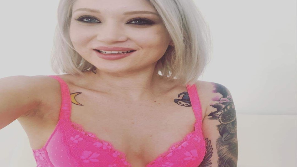 ड्रग्स के साथ ऐसा क्या लिया, जिससे इस PORN स्टार की चली गई जान! 27 साल की Dakota Skye की मौत की गुत्थी उलझी ड्रग्स के साथ ऐसा क्या लिया, जिससे इस PORN स्टार की चली गई जान! 27 साल की Dakota Skye की मौत की गुत...