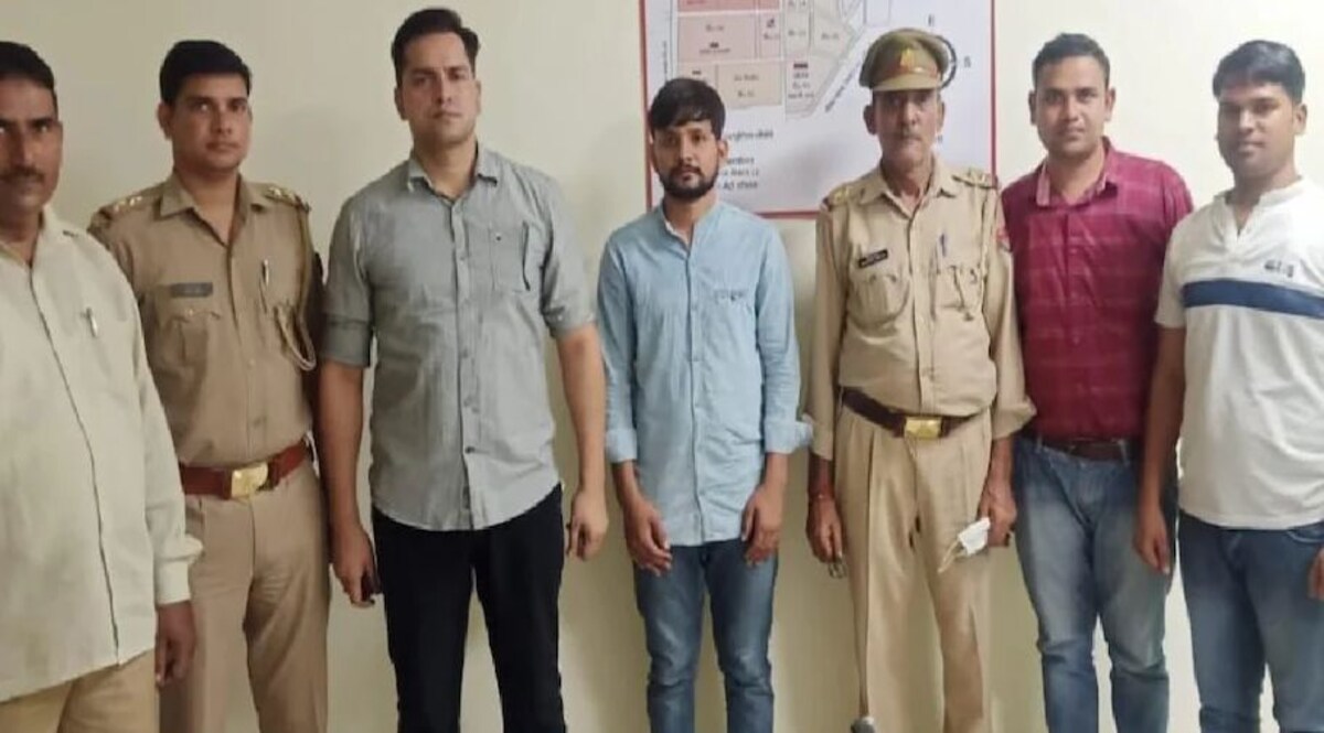 व्हाट्सएप से चल रहा था ऑन डिमांड सेक्स रैकेट,
सरगना गिफ्तार, चार युवतियां बचाई गईं CrimeTak