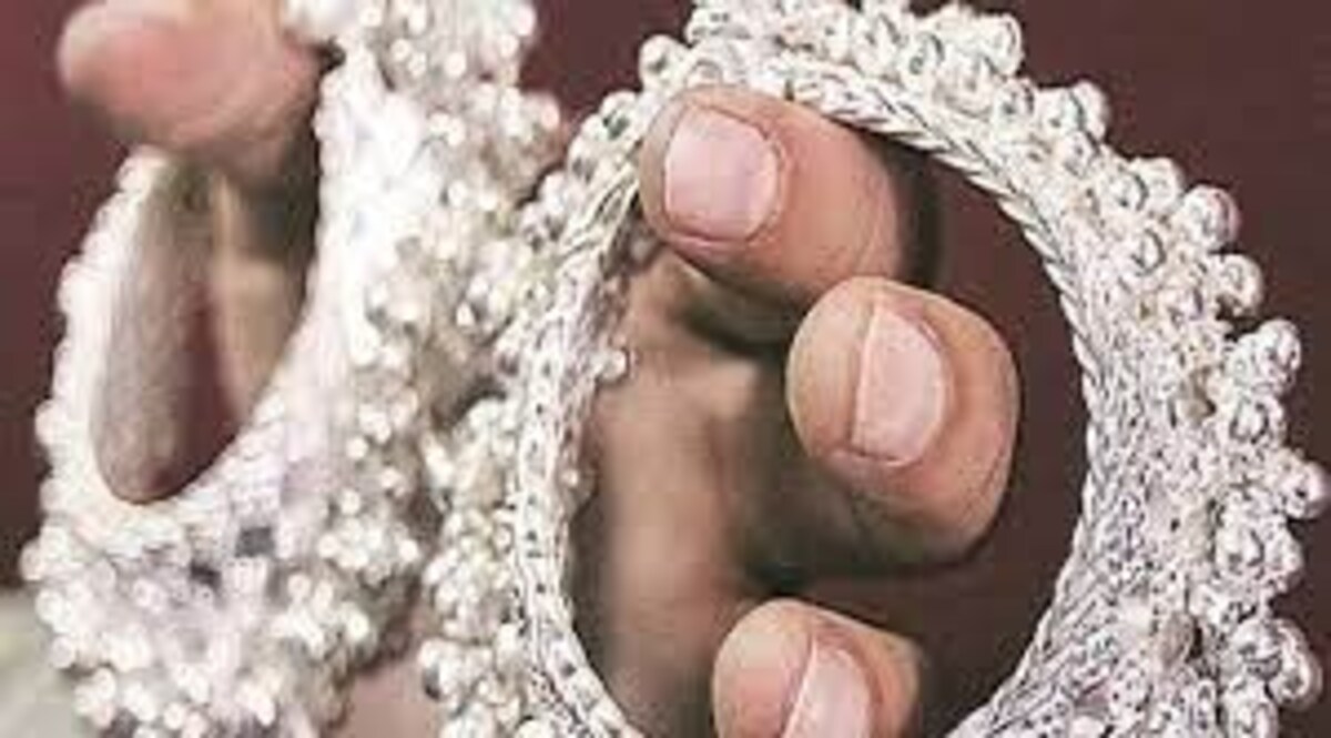 Jaipur Crime: बस चांदी के कड़े के लिए काट दिए दोनों पैर, कुल्हाड़ी से गला भी काटा CrimeTak