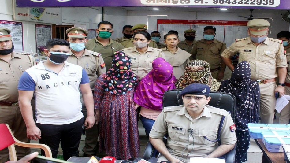 SEXTORTION RACKET: 2 साल में बनाया 200 को शिकार, वसूले 22 करोड़ रुपये SEXTORTION RACKET: 2 साल में बनाया 200 को शिकार, वसूले 22 करोड़ रुपये