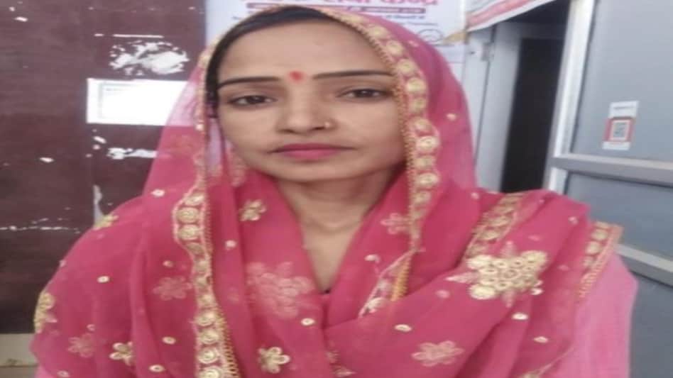 लिव-इन में रहने वाली प्रेमिका पर चाकू से 15 बार किए वार, मौत के बाद हुआ फरार लिव-इन में रहने वाली प्रेमिका पर चाकू से 15 बार किए वार, मौत के बाद हुआ फरार