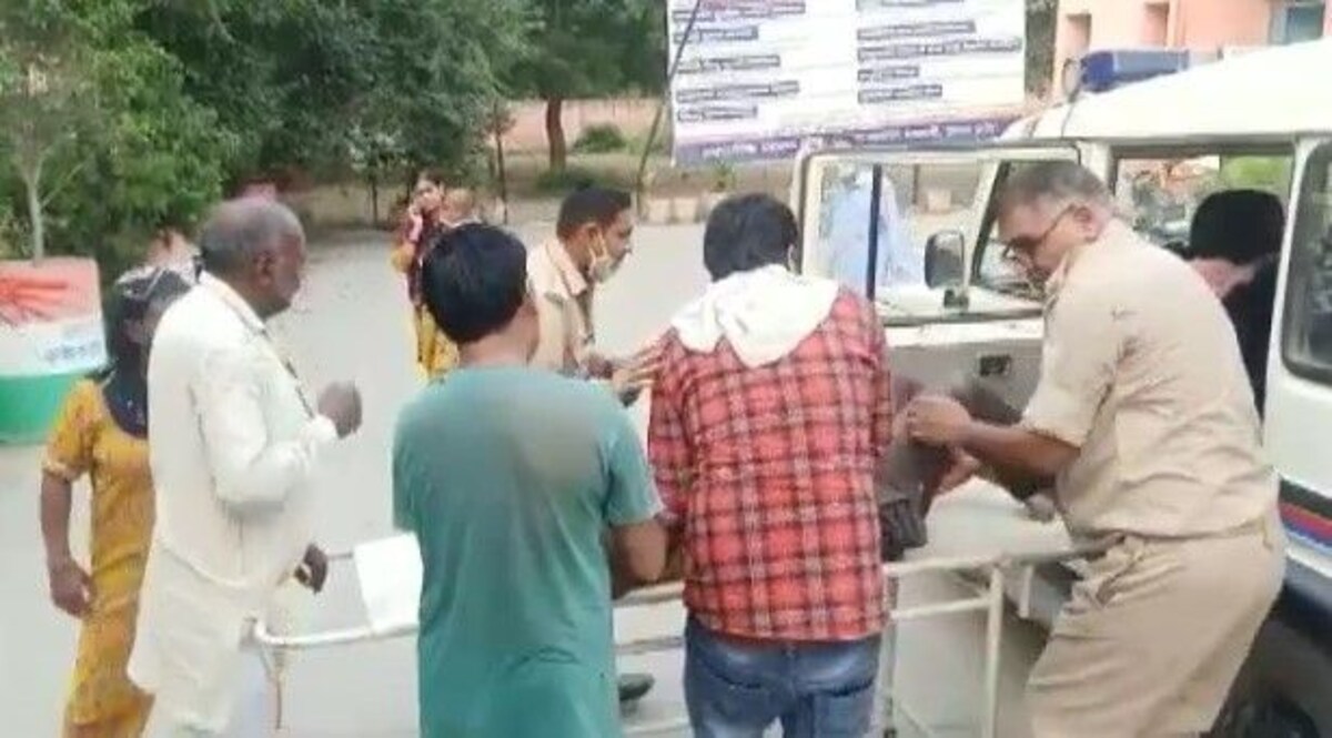 शामली के कैराना की पटाखा फैक्ट्री में विस्फोट, 4 लोगों की मौत, 12 से ज्यादा घायल CrimeTak