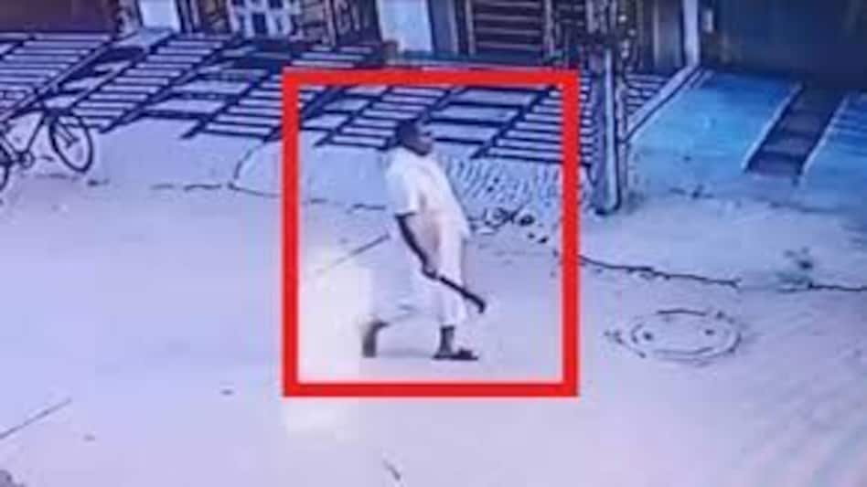 गुरुग्राम में 4 क़त्ल के आरोपी रिटायर्ड फ़ौजी ने क्यों दी जान? रौंगटे खड़े करनेवाले चौहरे हत्याकांड में आया चौंकानेवाला मोड़ गुरुग्राम में 4 क़त्ल के आरोपी रिटायर्ड फ़ौजी ने क्यों दी जान? रौंगटे खड़े करनेवाले चौहरे हत्याकांड...