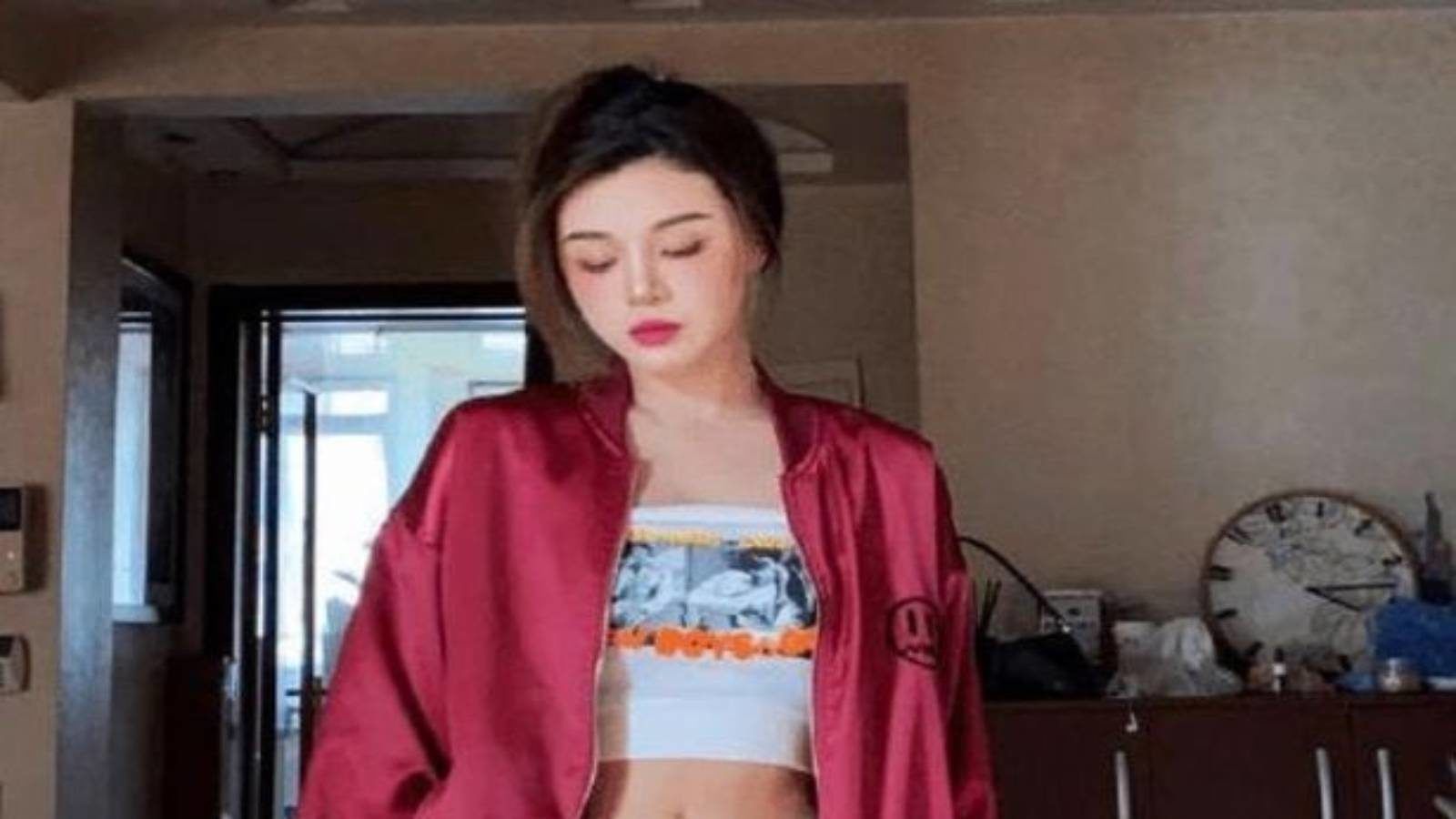 LIVE के दौरान SOCIAL MEDIA स्टार ने पिया ज़हर! फिर लोगों ने जो देखा वो हैरान करने वाला था LIVE के दौरान SOCIAL MEDIA स्टार ने पिया ज़हर! फिर लोगों ने जो देखा वो हैरान करने वाला था