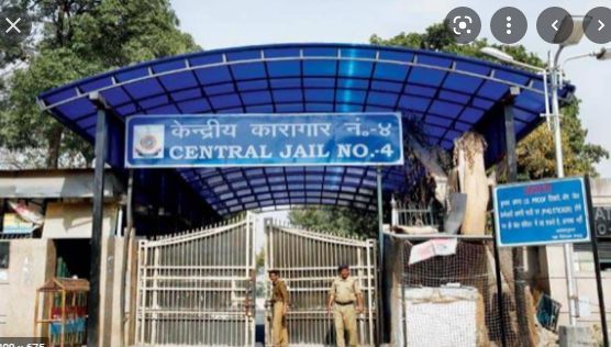 तिहाड़ जेल में चल रही थी 'सेटिंग' ! चंद्रा बंधुओं से मिलीभगत के आरोप में तिहाड़ जेल के 32 कर्मचारियों पर गिरी गाज तिहाड़ जेल में चल रही थी 'सेटिंग' ! चंद्रा बंधुओं से मिलीभगत के आरोप में तिहाड़ जेल के 32 कर्मचारि...