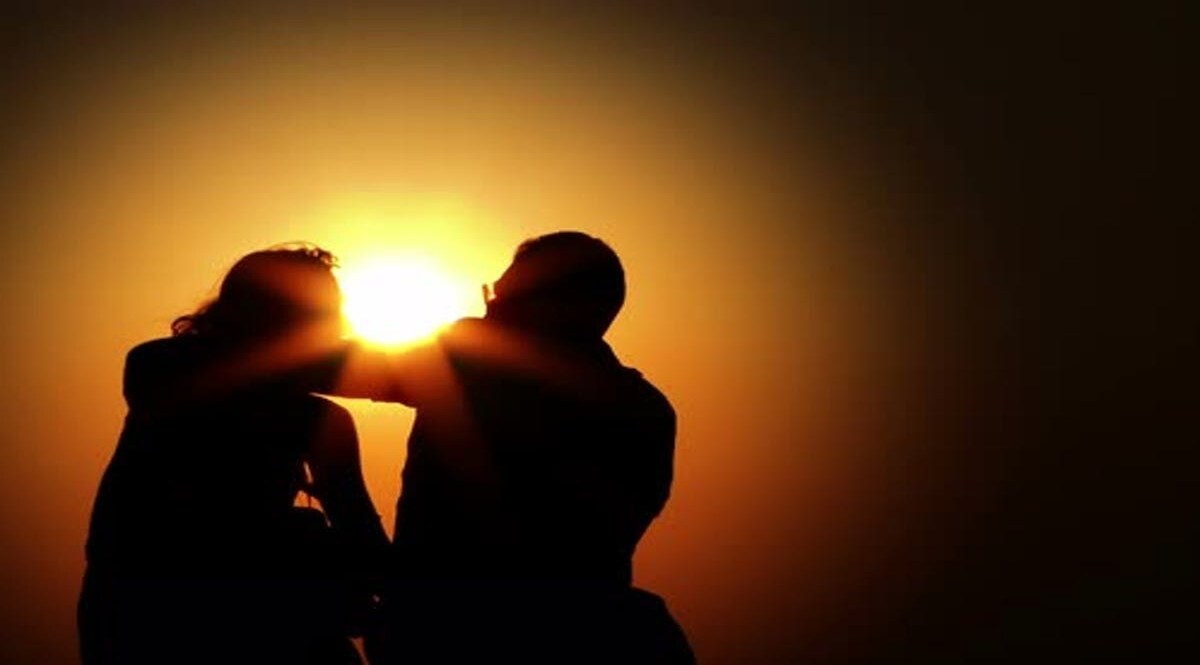 करोड़पति घर की बहू प्रेमी रिक्शेवाले के साथ 47 लाख ले फरार, छापेमारी में लगी पुलिस CrimeTak