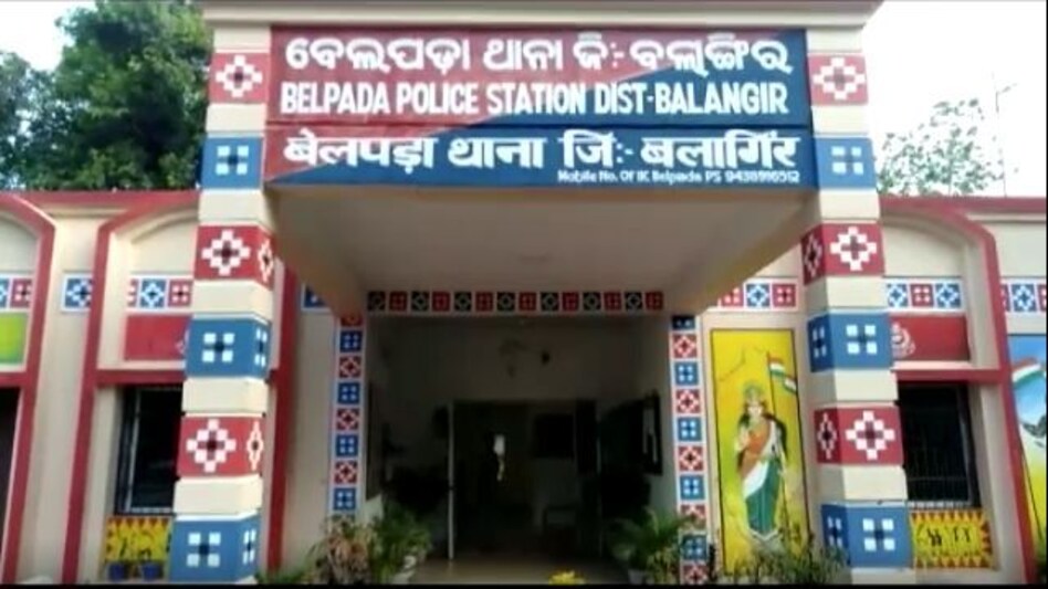 स्मार्टफोन खरीदने के लिए बीवी को ही बेच डाला, 2 महीने पहले ही हुई थी शादी! स्मार्टफोन खरीदने के लिए बीवी को ही बेच डाला, 2 महीने पहले ही हुई थी शादी!