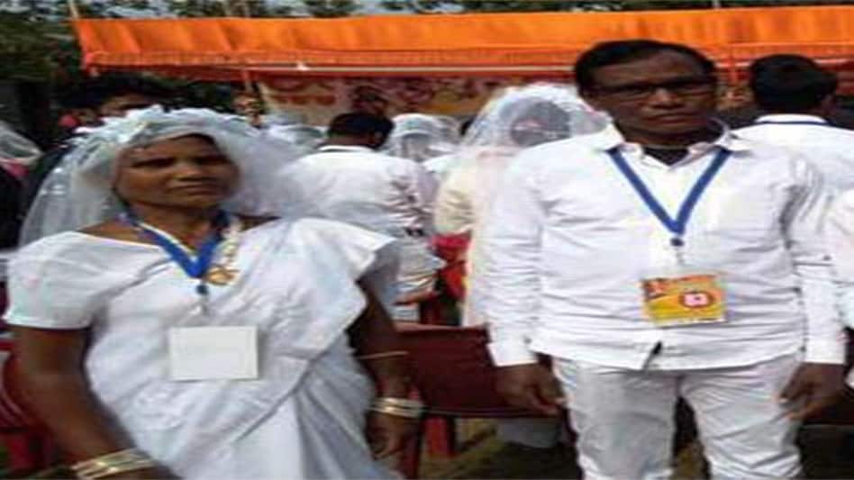 बेटे और बहू के साथ 'मम्मी'-पापा ने रचाई शादी, गिफ्ट में मिली 5 साल की पोती! बेटे और बहू के साथ 'मम्मी'-पापा ने रचाई शादी, गिफ्ट में मिली 5 साल की पोती!