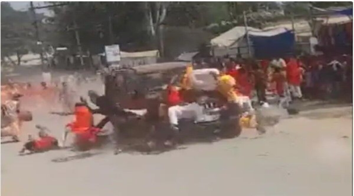 मां दुर्गा मूर्ति विसर्जन करने जा रहे श्रद्धालुओं को कार ने रौंदा, दूर तक घसीटा, 1 की मौत, 26 घायल CrimeTak