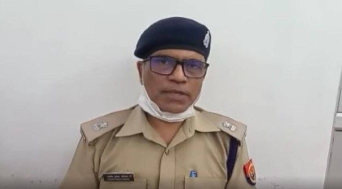 नकली रिवॉल्वर से फायरिंग की धमकी दे रहे चोर को ग्रामीणों ने पिटा, वीडियो वायरल CrimeTak