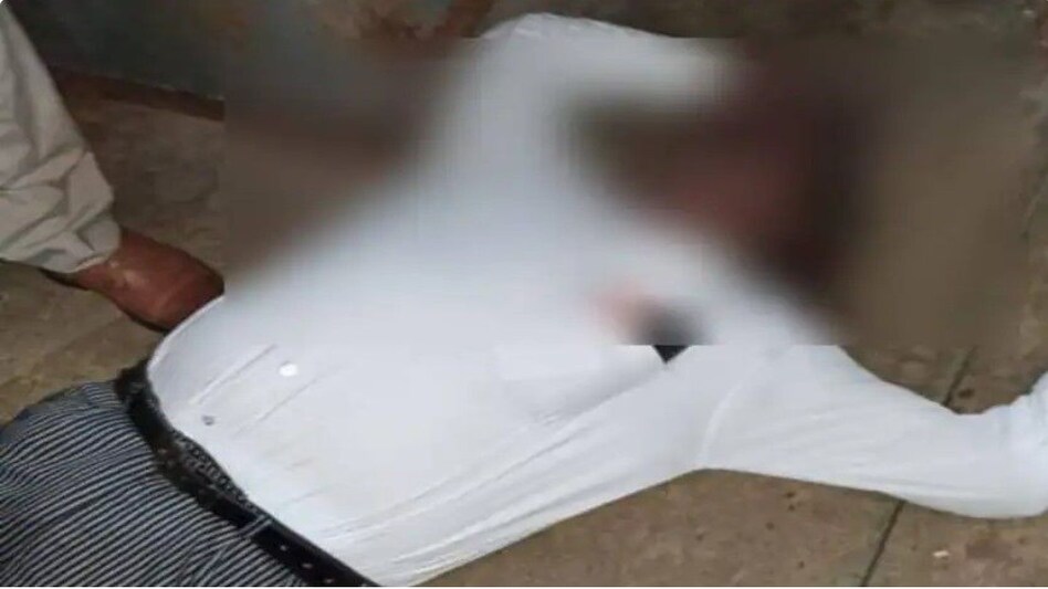 यूपी की कोर्ट में फायरिंग: शाहजहांपुर की कोर्ट में वकील की गोली लगने से मौत, हत्या या आत्महत्या? जांच में जुटी पुलिस यूपी की कोर्ट में फायरिंग: शाहजहांपुर की कोर्ट में वकील की गोली लगने से मौत, हत्या या आत्महत्या? जा...