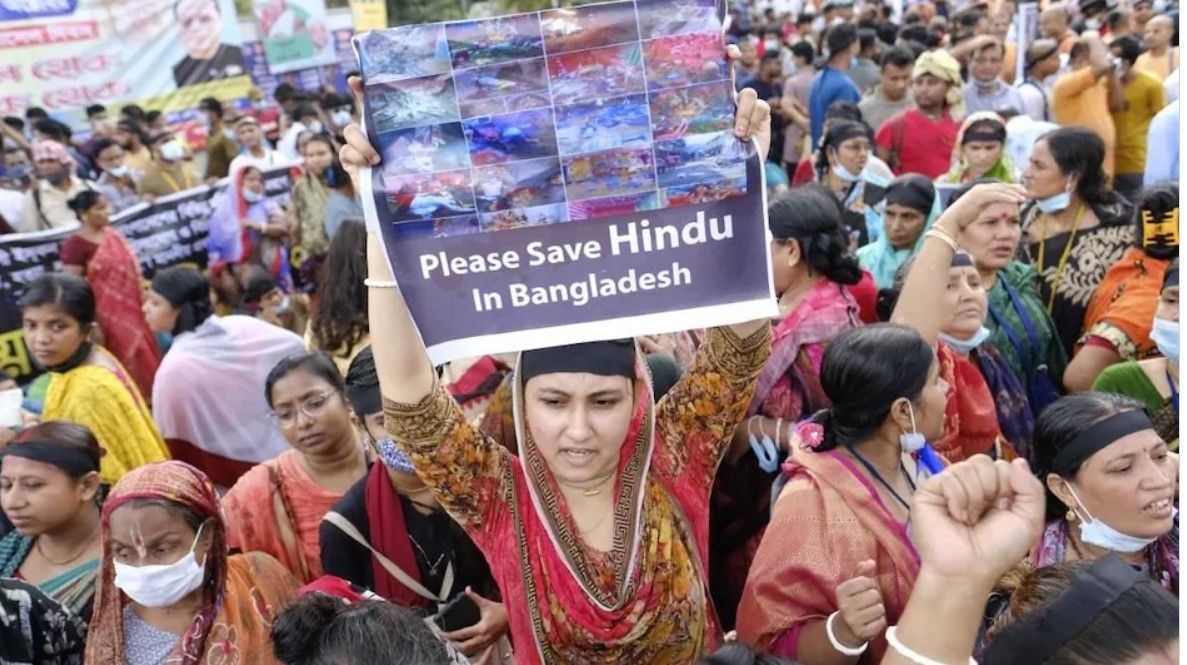 आख़िर बांग्लादेश में क्यों निशाना बनाए जा रहे अल्पसंख्यक हिंदू ? आख़िर बांग्लादेश में क्यों निशाना बनाए जा रहे अल्पसंख्यक हिंदू ?