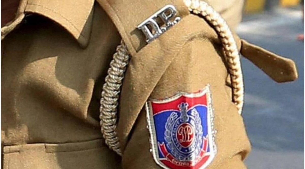 LIVE SUICIDE करने जा रहा था शख्स! मौके पर पहुंचकर पुलिस ने ऐसे बचाई जान CrimeTak