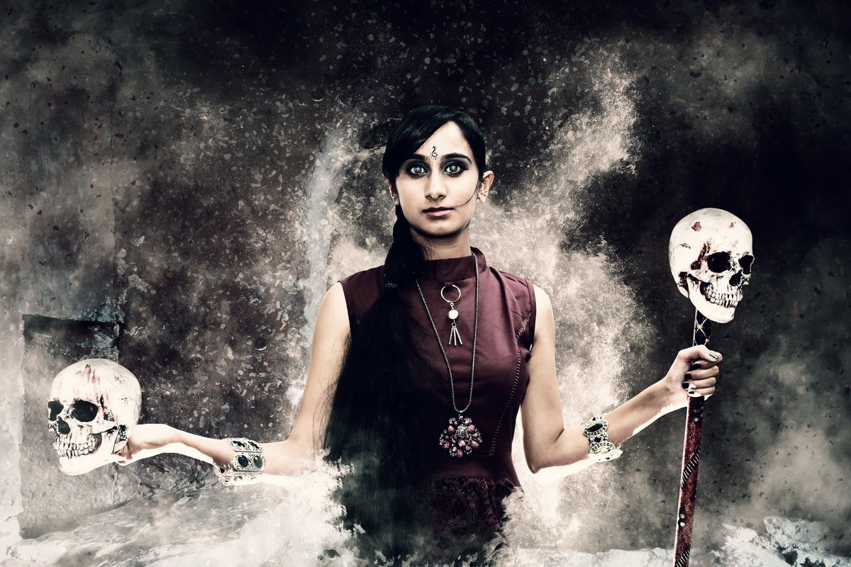 भूत का डर दिखाकर लगाया 4 करोड़ 40 लाख रुपये का चूना! भूत का डर दिखाकर लगाया 4 करोड़ 40 लाख रुपये का चूना!