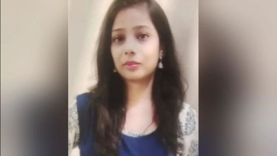 अयोध्या: बैंक में तैनात युवती ने की खुदकुशी, कथित सुसाइड नोट में IPS का जिक्र अयोध्या: बैंक में तैनात युवती ने की खुदकुशी, कथित सुसाइड नोट में IPS का जिक्र