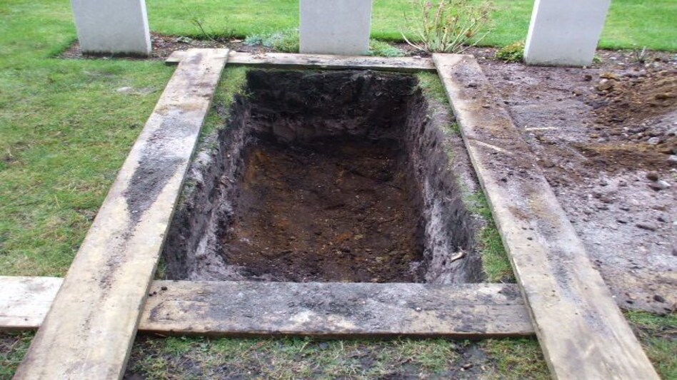 बस इतनी सी बात पर कब्र में ज़िंदा दफ्न हो गई महिला! मगर जब कब्र दोबारा खोदी गई तो.. बस इतनी सी बात पर कब्र में ज़िंदा दफ्न हो गई महिला! मगर जब कब्र दोबारा खोदी गई तो..