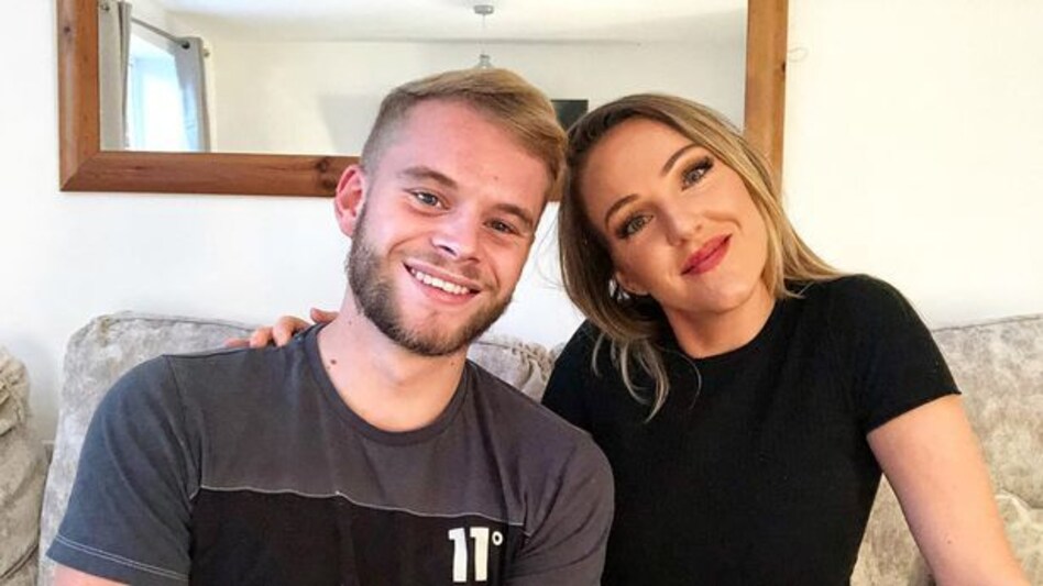 आत्माओं के साथ 'गंदी बात' करता है ये कपल! भूत चुपचाप मानते हैं इनकी बात आत्माओं के साथ 'गंदी बात' करता है ये कपल! भूत चुपचाप मानते हैं इनकी बात